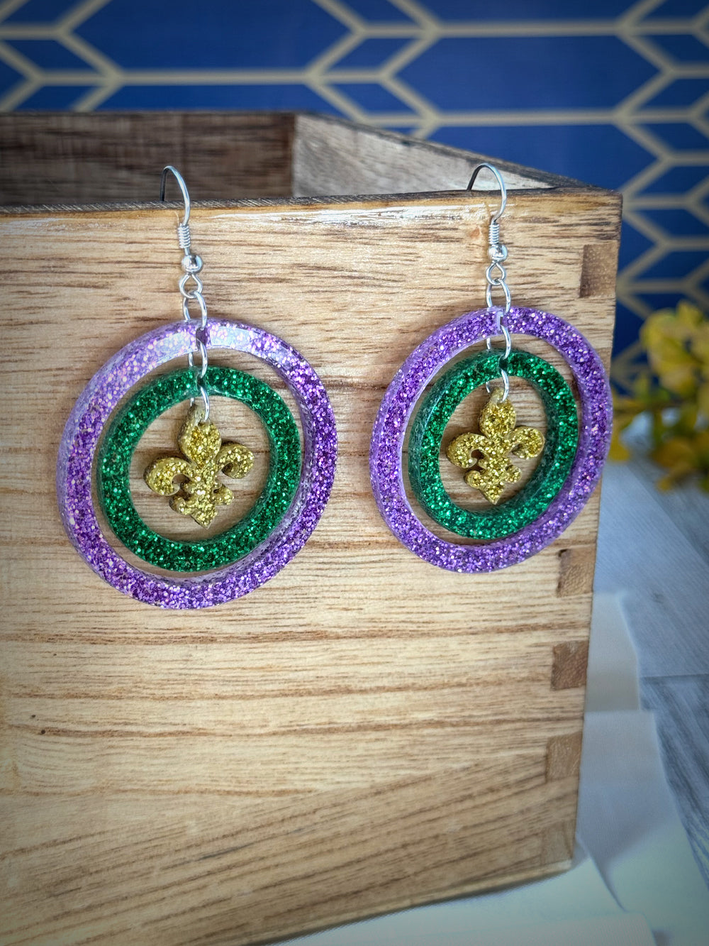 Mardi Gras Circle and Fleur De Lis